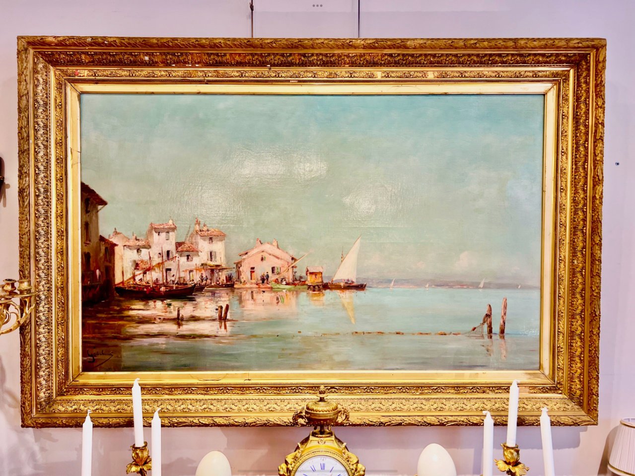 View of Martigues with fishermen and boats on the bottom of houses